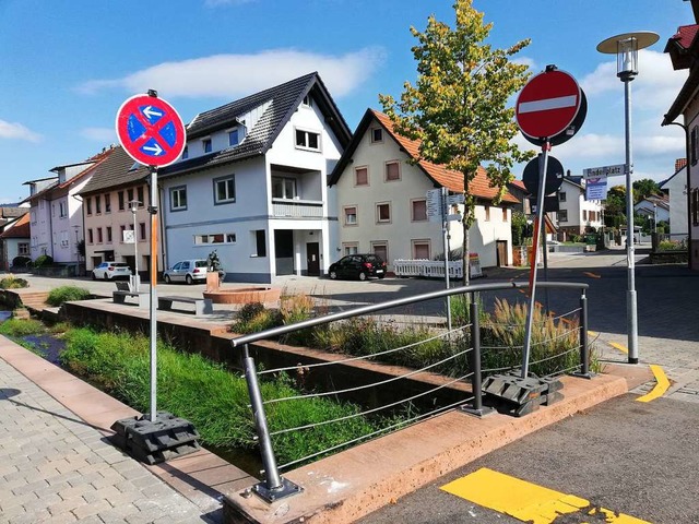 Die Brcke wurde in Mitleidenschaft gezogen.  | Foto: Wolfgang Beck