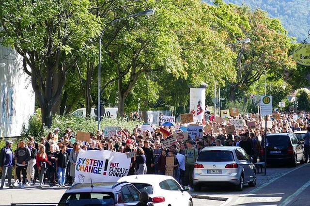 Rund 2000 zogen durch die Innen- und die Oststadt.  | Foto: Ralf Burgmaier