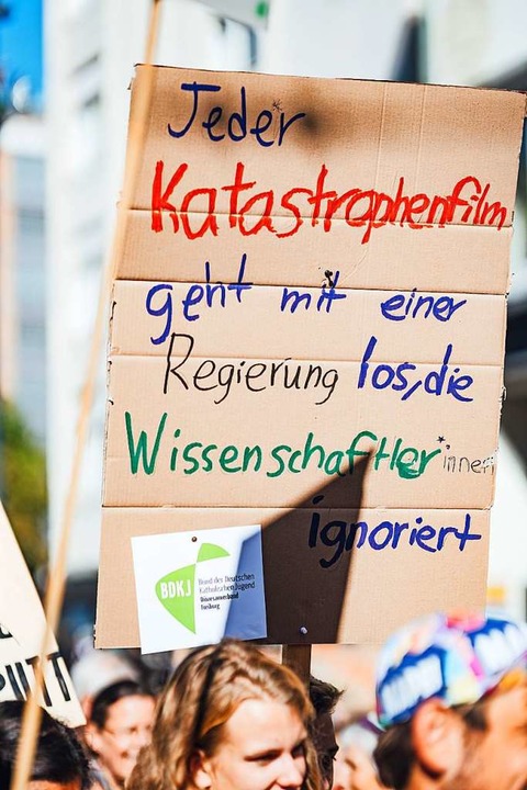 Menschen aller Altersgruppen waren bei...eil mit sehr einprgsamen Botschaften.  | Foto: Fabio Smitka