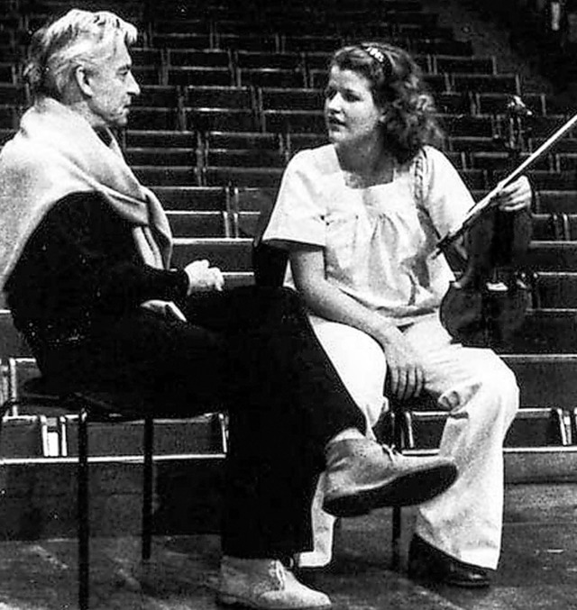 1977: Herbert von Karajan und die  13-jhrige Geigerin Anne-Sophie Mutter  | Foto: SWR/Karajan Institut