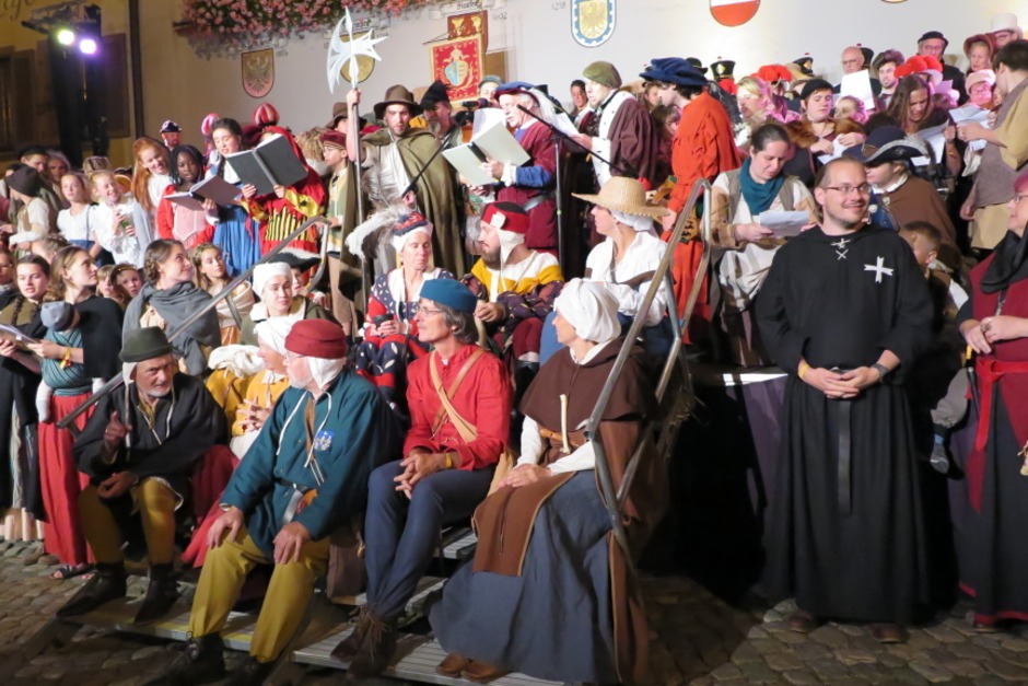 Es ist ein Riesen-Event: 800 Akteure verwandeln die Faust-Stadt Staufen in eine riesige historische Bühne. 1249 Jahre Stadtgeschichte finden ihren Niederschlag in Theaterstücken und einem bunten Bühnentreiben. Der Auftakt am Freitag. (Foto: Hans-Peter Müller) Es ist ein Riesen-Event: 800 Akteure verwandeln die Faust-Stadt Staufen in eine riesige historische Bühne. 1249 Jahre Stadtgeschichte finden ihren Niederschlag in Theaterstücken und einem bunten Bühnentreiben. Der Auftakt am Freitag. (Foto: Hans-Peter Müller)