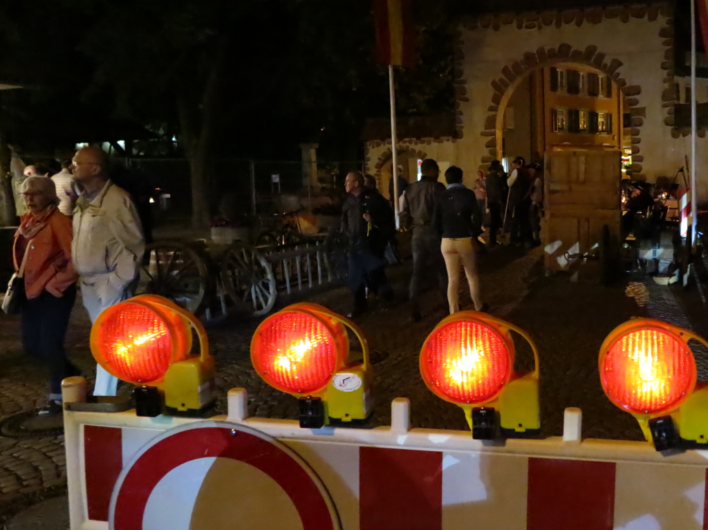 Es ist ein Riesen-Event: 800 Akteure verwandeln die Faust-Stadt Staufen in eine riesige historische Bhne. 1249 Jahre Stadtgeschichte finden ihren Niederschlag in Theaterstcken und einem bunten Bhnentreiben. Der Auftakt am Freitag.