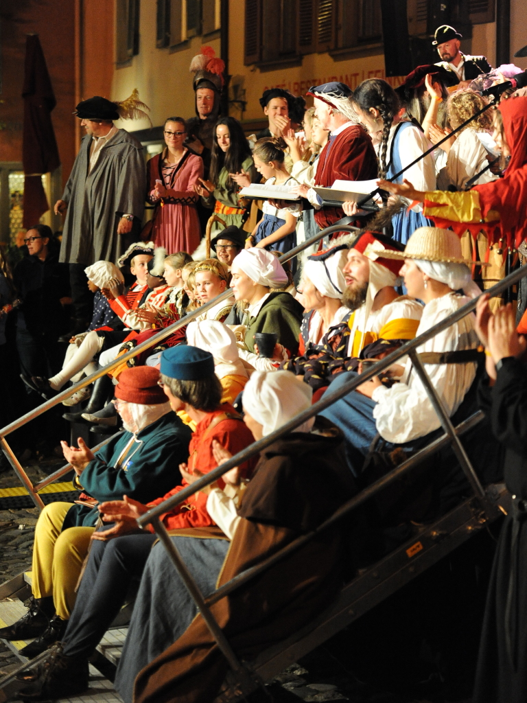 Es ist ein Riesen-Event: 800 Akteure verwandeln die Faust-Stadt Staufen in eine riesige historische Bhne. 1249 Jahre Stadtgeschichte finden ihren Niederschlag in Theaterstcken und einem bunten Bhnentreiben. Der Auftakt am Freitag.