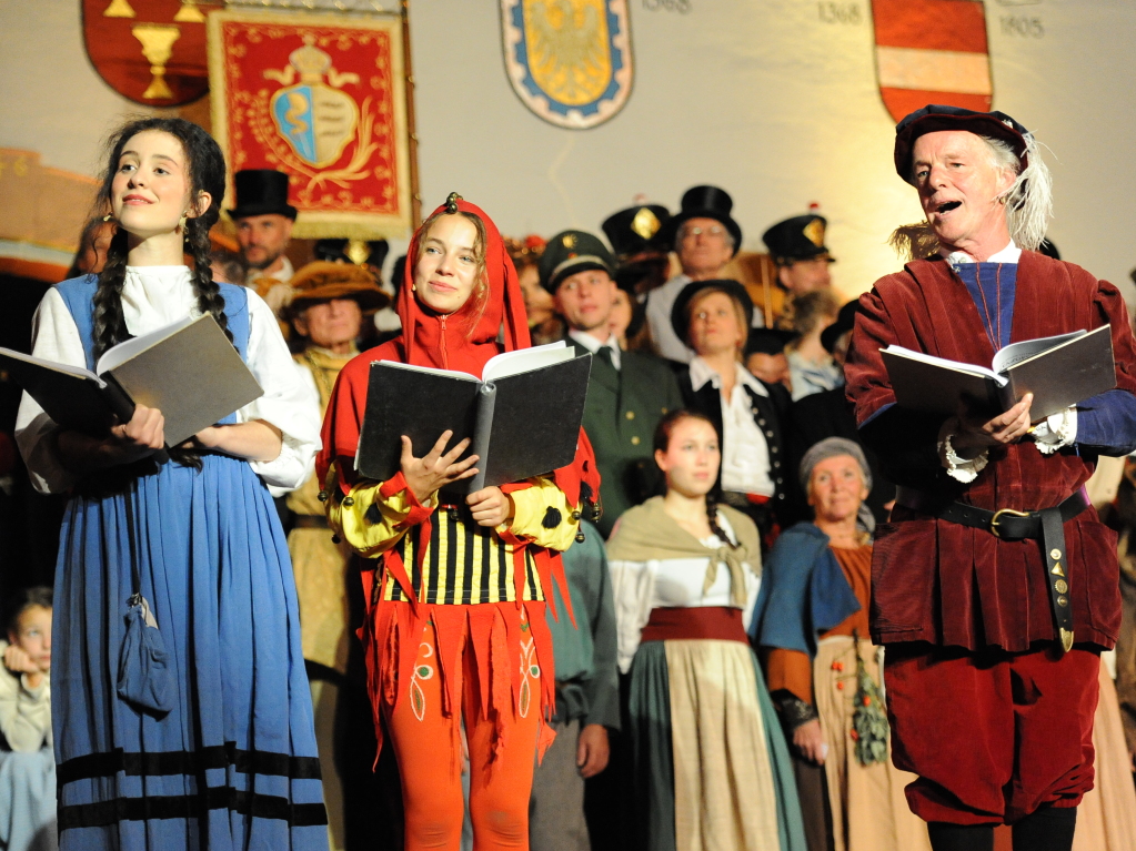 Es ist ein Riesen-Event: 800 Akteure verwandeln die Faust-Stadt Staufen in eine riesige historische Bhne. 1249 Jahre Stadtgeschichte finden ihren Niederschlag in Theaterstcken und einem bunten Bhnentreiben. Der Auftakt am Freitag.