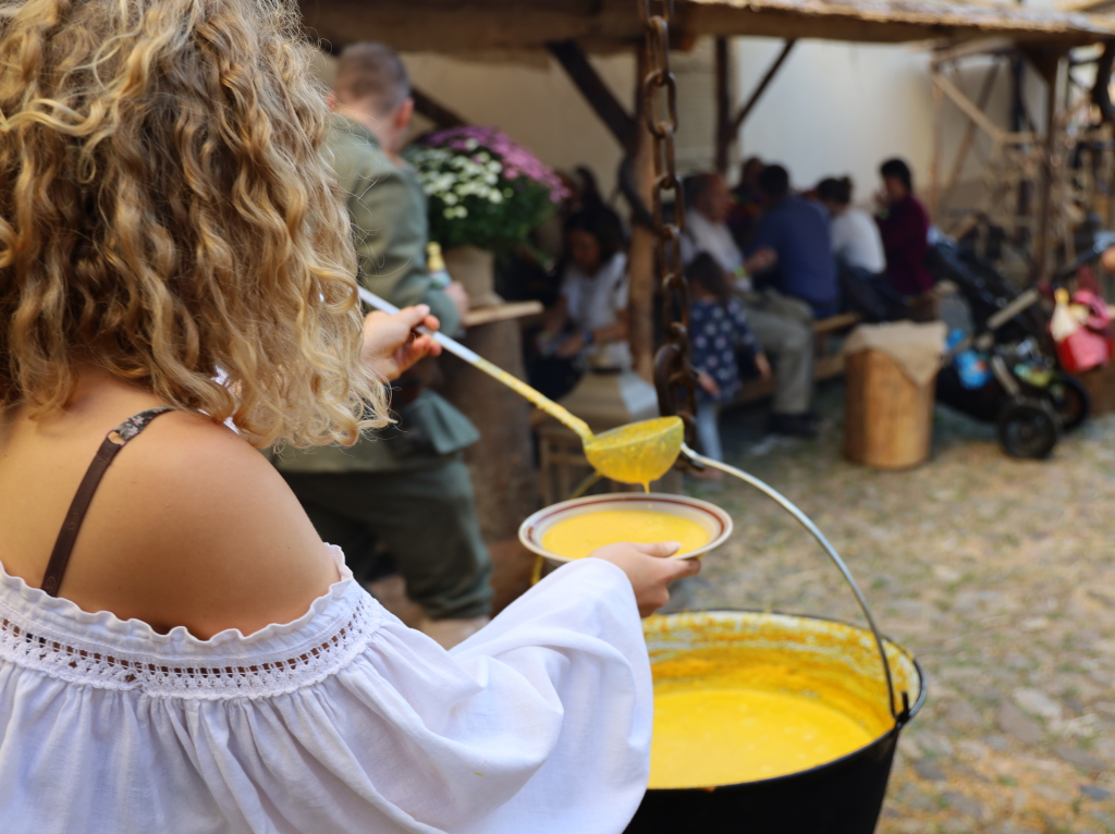 Es ist ein Riesen-Event: 800 Akteure verwandeln die Faust-Stadt Staufen in eine riesige historische Bhne. Stadtgeschichte findet ihren Niederschlag in Theaterstcken und bunten Bhnentreiben. Hier die Fotos vom Wochenende.