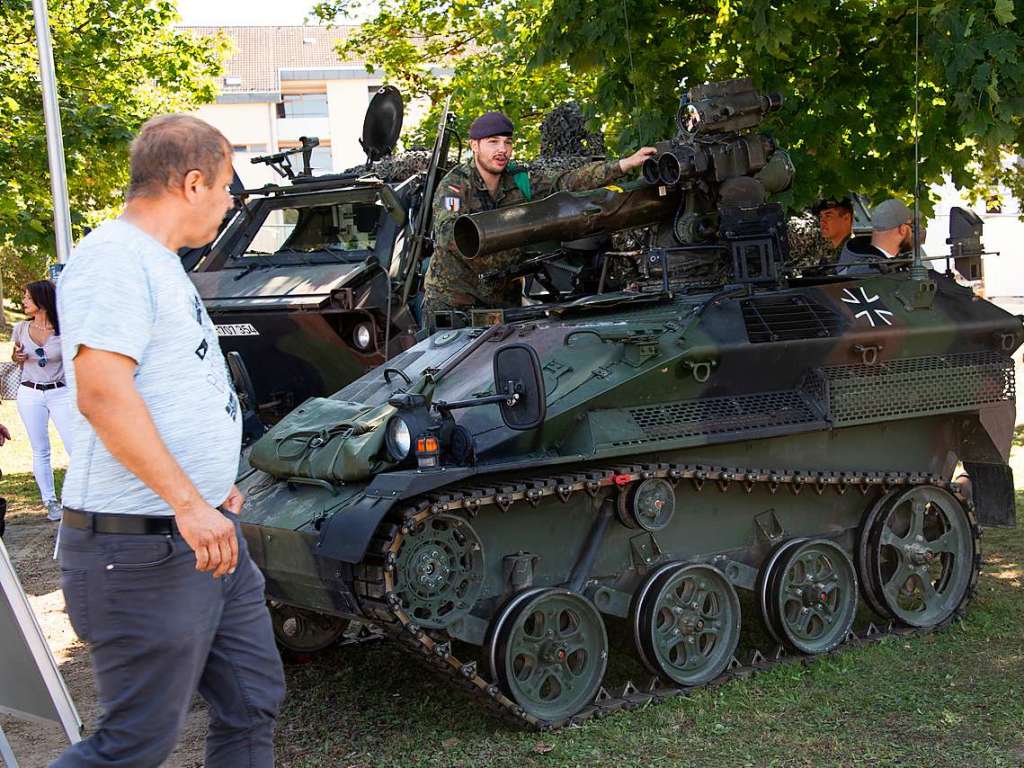 Die Deutsch-Franzsische Brigade stellte sich am Samstag beim Tag der offenen Tr der ffentlichkeit vor.<?ZP?>
