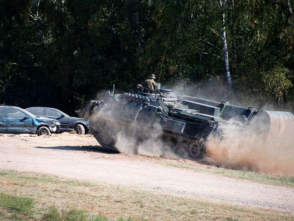 Die Deutsch-Franzsische Brigade stellte sich am Samstag beim Tag der offenen Tr der ffentlichkeit vor.<?ZP?>
