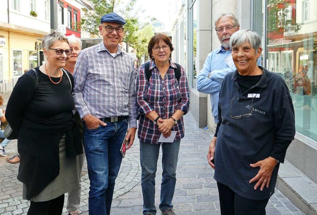 Stadtfhrerin Heike Rckel und Gste  | Foto: Martina David-Wenk