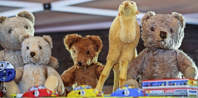Teddybren und andere Plschtiere zogen die Blicke auf sich.   | Foto: Sandra Decoux-Kone