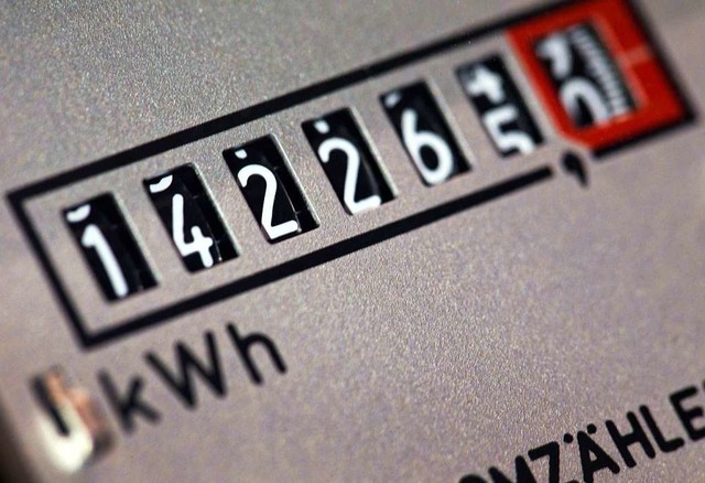 Die Kilowattstunde Strom kostet mittle...m Bundesdurchschnitt mehr als 30 Cent.  | Foto: Jens Bttner (dpa)