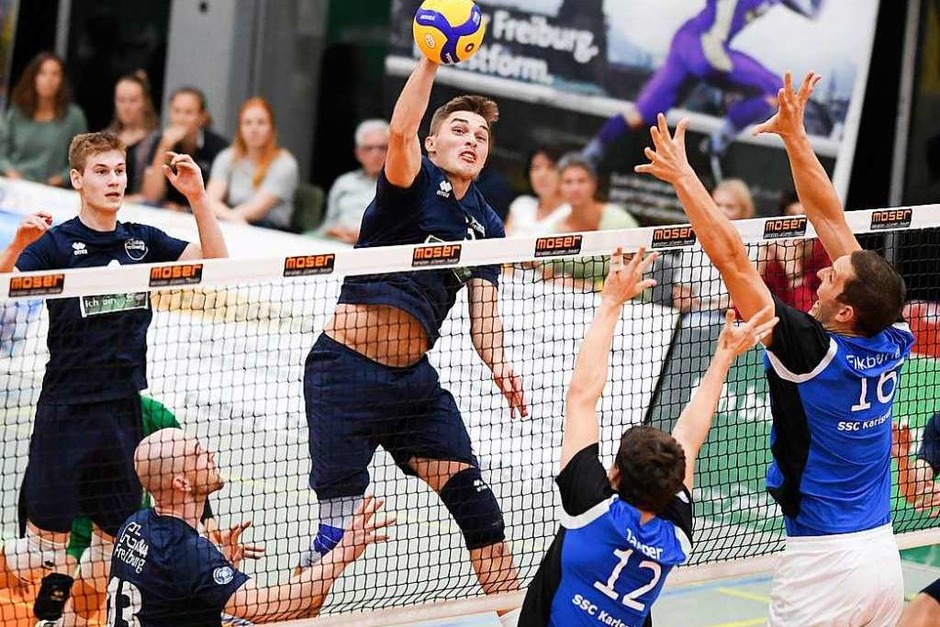 Schnellangriff von Caleb Watson nach Zuspiel von Rubert Scott (links unten). (Foto: Patrick Seeger) Schnellangriff von Caleb Watson nach Zuspiel von Rubert Scott (links unten). (Foto: Patrick Seeger)