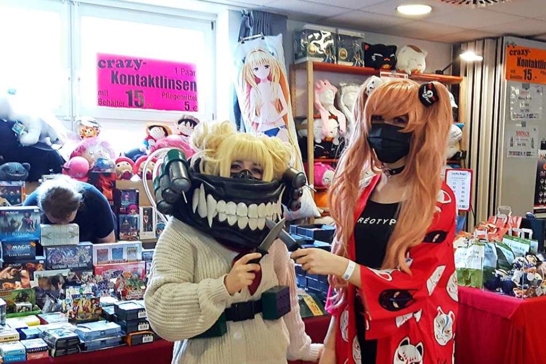 Zwei Besucherinnen auf dem Anime-Festival in Freiburg  | Foto: Carla Bihl