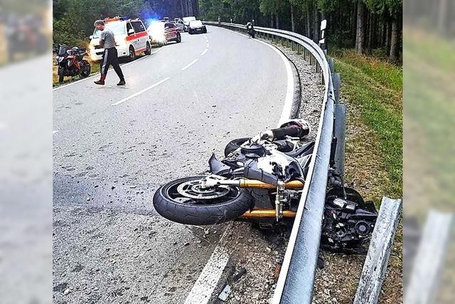 Motorradfahrer strzen schwer