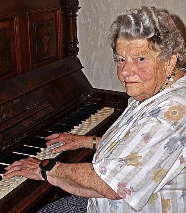 Die Musik spielt bis heute eine besondere Rolle in Gerda Binders Leben.   | Foto: Roland Vitt