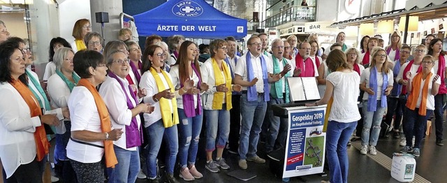 Die Schwarzwlder Gospel Singers in Fr...er von 65 Chren in ganz Deutschland.   | Foto: Anja Bochtler