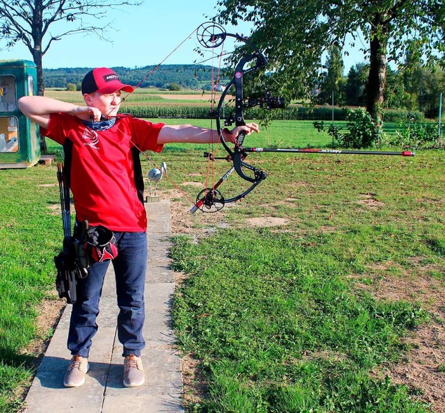 Meisterlich:  der erst zehnjhrige Bogensportler Joel Jennrich  | Foto: Reinhard Cremer