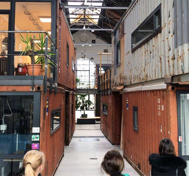 In den Containern schlummern Ideen.  | Foto: BZ-Azubis