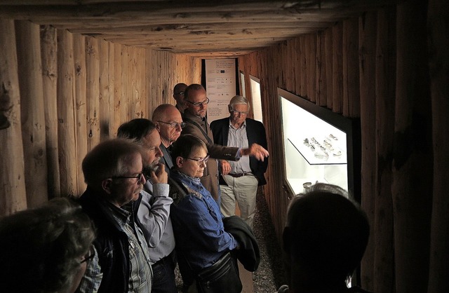 Andreas Haasis-Berner erklrt Exponate...en Bergbau in Suggental bei Waldkirch.  | Foto: Dorothee Philipp