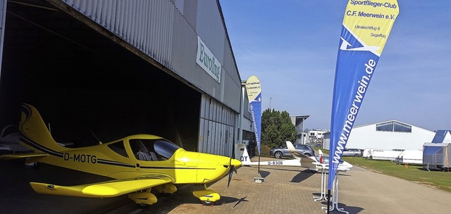 Die Flugzeuge des Sportfliegerclubs st...Hangar auf dem Flughafen  in Freiburg.  | Foto: Verein