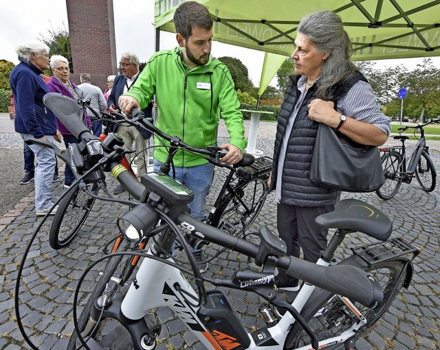 Marco Neumann von der &#8222;Hild Radw...0; erklrt  wie E-Bikes funktionieren.  | Foto: Michael Bamberger