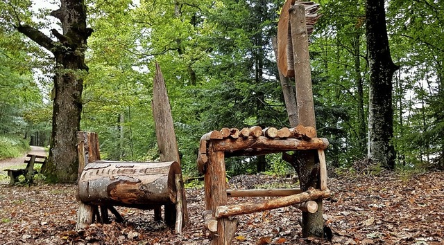 Fantasievolle Sthle haben die Teilneh...uf allen Kunstwerken kann man sitzen.   | Foto: Regina Baumgartner