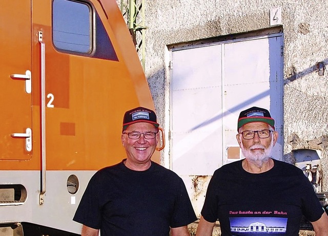 Dietmar Bozenhardt (links) und Gustav ...em&#8220; Bahnbetriebswerk  Haltingen   | Foto: Norbert Sedlak
