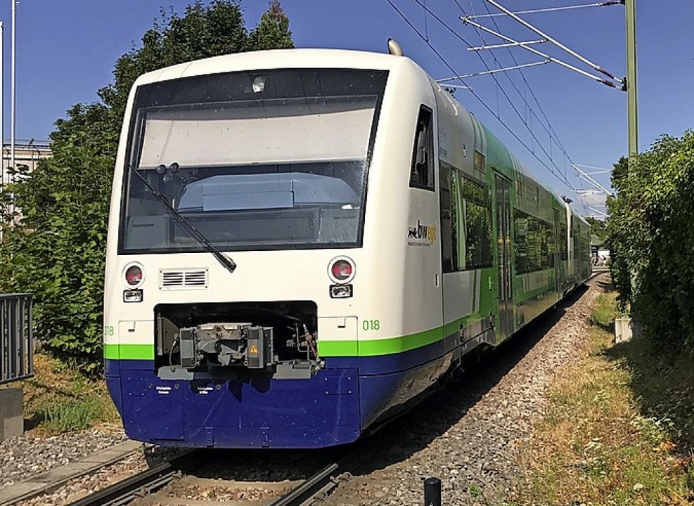 Die Mnstertalbahn ist Anfang Oktober nachts fr Testfahrten unterwegs.   | Foto: Hans-Peter Mller