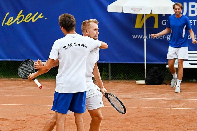Bastian Bross (links) und Adrian Obert...r kommenden Runde zweite Liga spielen.  | Foto: Wolfram_Koehli