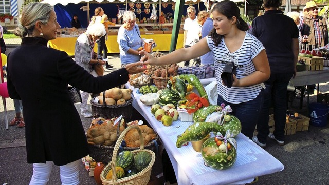 Herbstmarkt Bad Bellingen &#8211;  hie...h immer frische Ware direkt vom Feld.   | Foto: Jutta Schtz