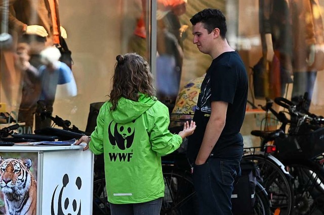Eine Agentur wirbt im Auftrag des WWF um Mitglieder in Lrrach.  | Foto: Jonas Hirt