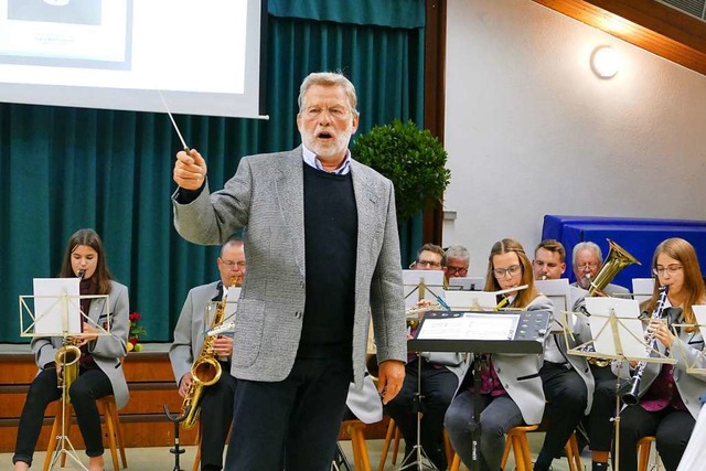 Harpolingens Ortsvorsteher Martin Saue...ner Lied aus seinem Amt verabschiedet.  | Foto: Hrvoje Miloslavic