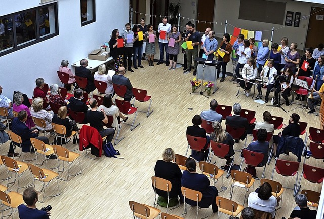 Das Kollegium der Realschule Wehr spra...euen Rektorin seine Glckwnsche aus.   | Foto: Erika Bader