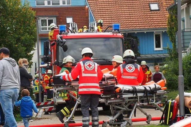 Fotos: Grobung der Feuerwehr und des DRK in Stegen