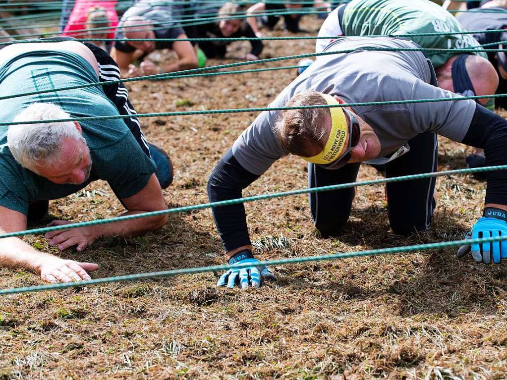 Viele Hindernisse, kaltes Wasser, tiefer Schlamm: Rund 2000 Sportler stellten sich den Herausforderungen beim Rothaus Mudiator Finale in Grafenhausen.