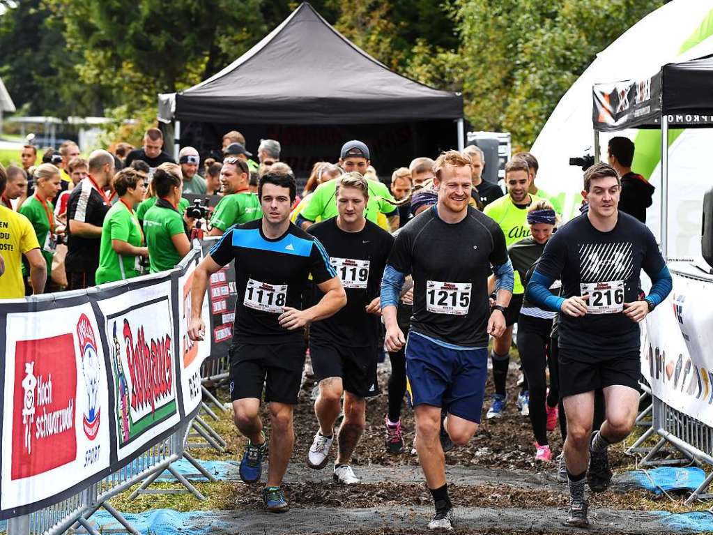 Viele Hindernisse, kaltes Wasser, tiefer Schlamm: Rund 2000 Sportler stellten sich den Herausforderungen beim Rothaus Mudiator Finale in Grafenhausen.