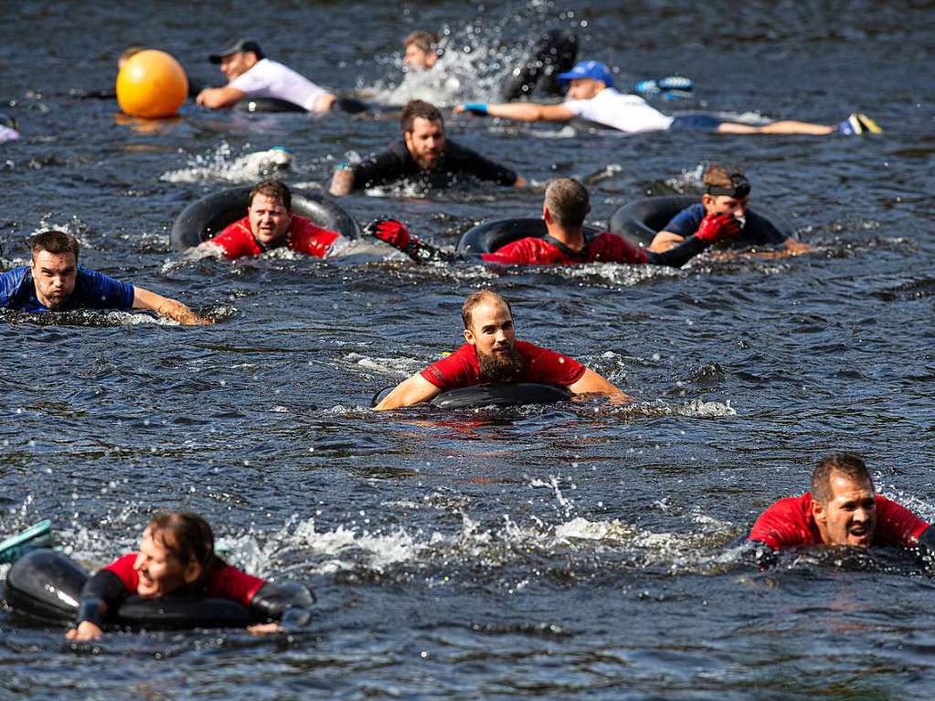 Viele Hindernisse, kaltes Wasser, tiefer Schlamm: Rund 2000 Sportler stellten sich den Herausforderungen beim Rothaus Mudiator Finale in Grafenhausen.