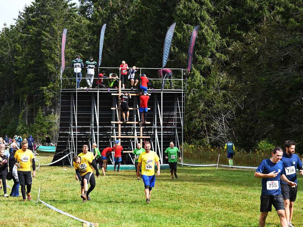 Viele Hindernisse, kaltes Wasser, tiefer Schlamm: Rund 2000 Sportler stellten sich den Herausforderungen beim Rothaus Mudiator Finale in Grafenhausen.