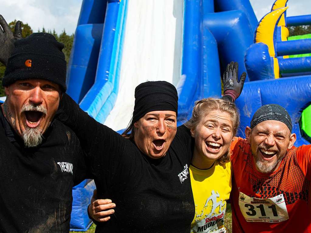 Viele Hindernisse, kaltes Wasser, tiefer Schlamm: Rund 2000 Sportler stellten sich den Herausforderungen beim Rothaus Mudiator Finale in Grafenhausen.