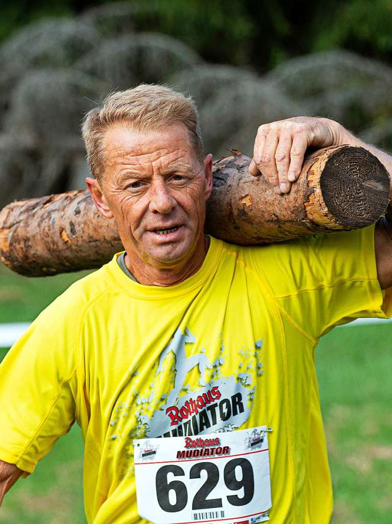 Viele Hindernisse, kaltes Wasser, tiefer Schlamm: Rund 2000 Sportler stellten sich den Herausforderungen beim Rothaus Mudiator Finale in Grafenhausen.