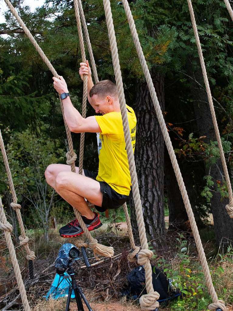 Viele Hindernisse, kaltes Wasser, tiefer Schlamm: Rund 2000 Sportler stellten sich den Herausforderungen beim Rothaus Mudiator Finale in Grafenhausen.