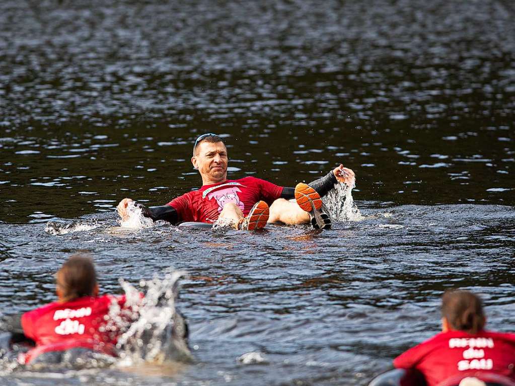 Viele Hindernisse, kaltes Wasser, tiefer Schlamm: Rund 2000 Sportler stellten sich den Herausforderungen beim Rothaus Mudiator Finale in Grafenhausen.