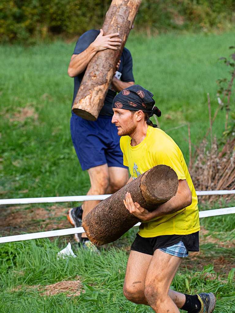 Viele Hindernisse, kaltes Wasser, tiefer Schlamm: Rund 2000 Sportler stellten sich den Herausforderungen beim Rothaus Mudiator Finale in Grafenhausen.