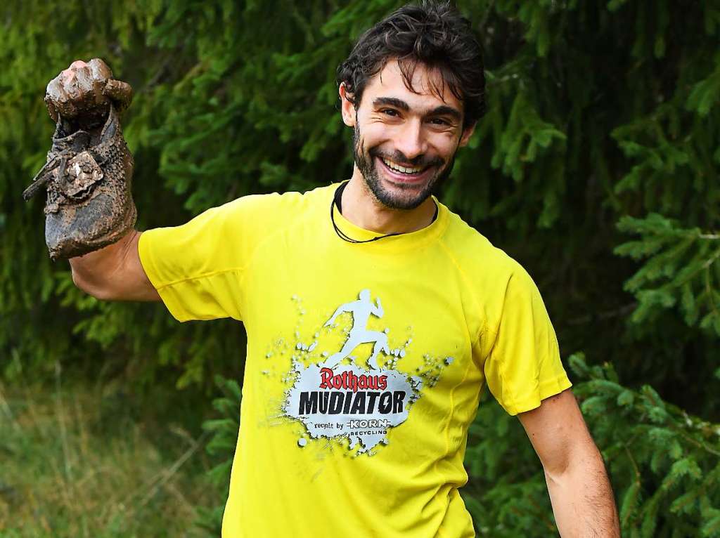 Viele Hindernisse, kaltes Wasser, tiefer Schlamm: Rund 2000 Sportler stellten sich den Herausforderungen beim Rothaus Mudiator Finale in Grafenhausen.