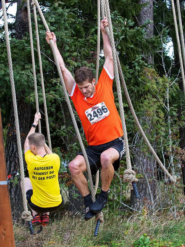 Viele Hindernisse, kaltes Wasser, tiefer Schlamm: Rund 2000 Sportler stellten sich den Herausforderungen beim Rothaus Mudiator Finale in Grafenhausen.