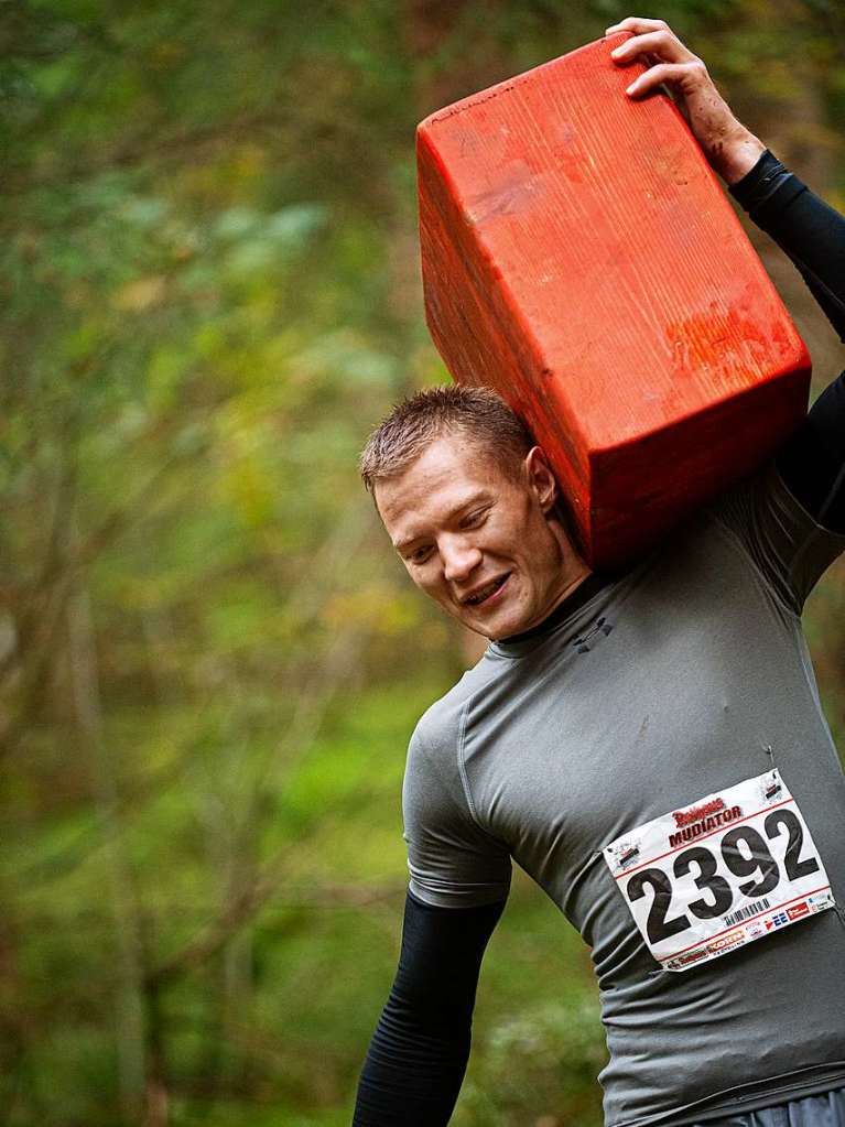 Viele Hindernisse, kaltes Wasser, tiefer Schlamm: Rund 2000 Sportler stellten sich den Herausforderungen beim Rothaus Mudiator Finale in Grafenhausen.