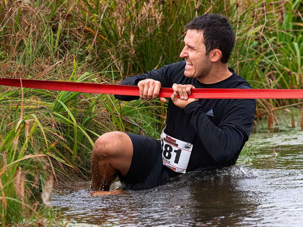 Viele Hindernisse, kaltes Wasser, tiefer Schlamm: Rund 2000 Sportler stellten sich den Herausforderungen beim Rothaus Mudiator Finale in Grafenhausen.