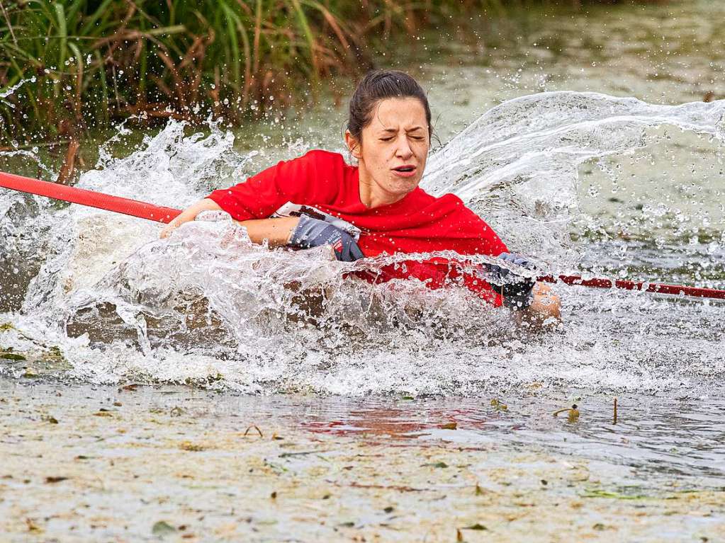 Viele Hindernisse, kaltes Wasser, tiefer Schlamm: Rund 2000 Sportler stellten sich den Herausforderungen beim Rothaus Mudiator Finale in Grafenhausen.