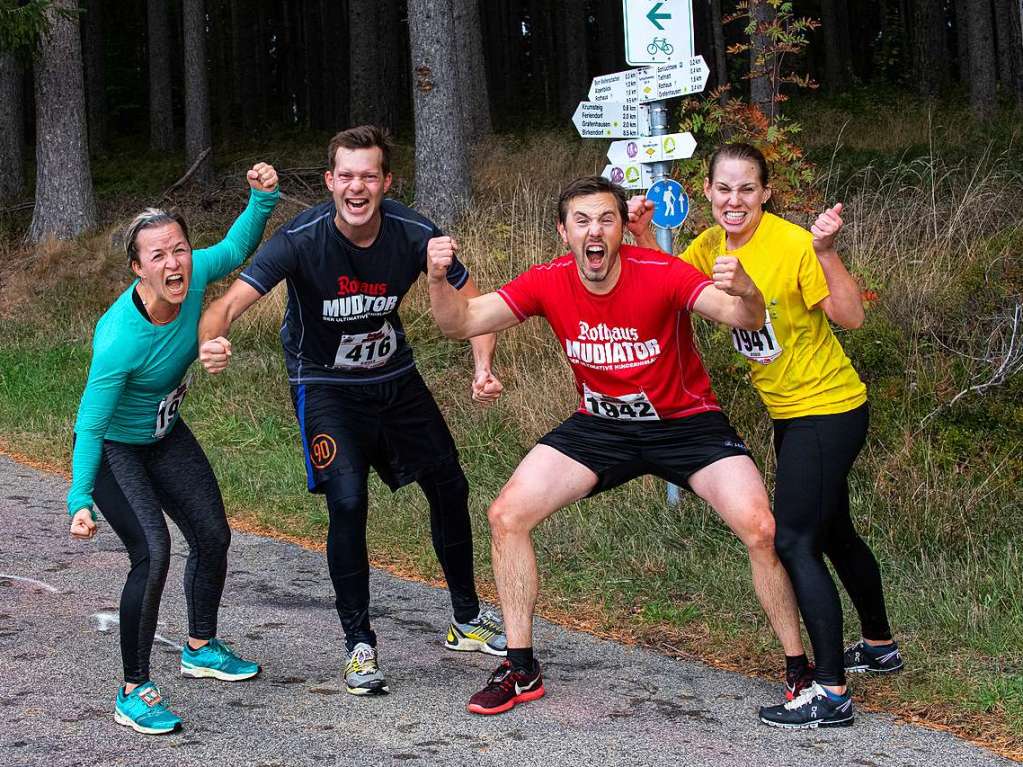 Viele Hindernisse, kaltes Wasser, tiefer Schlamm: Rund 2000 Sportler stellten sich den Herausforderungen beim Rothaus Mudiator Finale in Grafenhausen.