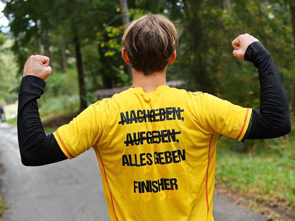 Viele Hindernisse, kaltes Wasser, tiefer Schlamm: Rund 2000 Sportler stellten sich den Herausforderungen beim Rothaus Mudiator Finale in Grafenhausen.