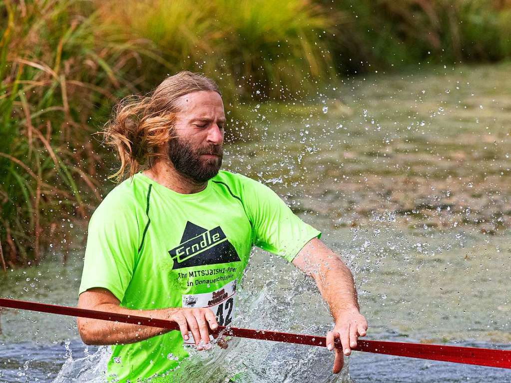 Viele Hindernisse, kaltes Wasser, tiefer Schlamm: Rund 2000 Sportler stellten sich den Herausforderungen beim Rothaus Mudiator Finale in Grafenhausen.